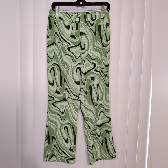 Glamorous Pants - NWT Glamorous Green Marble Cropped Pants Women's Size 8